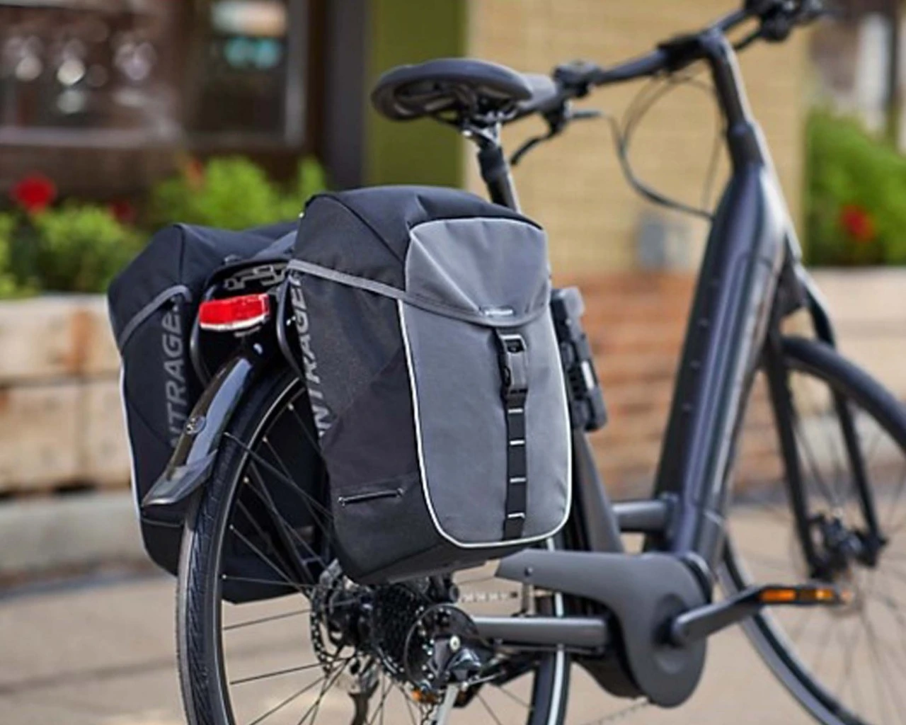 Bontrager MIK Commuter Gepäckträger Doppeltasche | Black 4 Bontrager MIK Commuter Gepäckträger Doppeltasche | Black – Bild 2