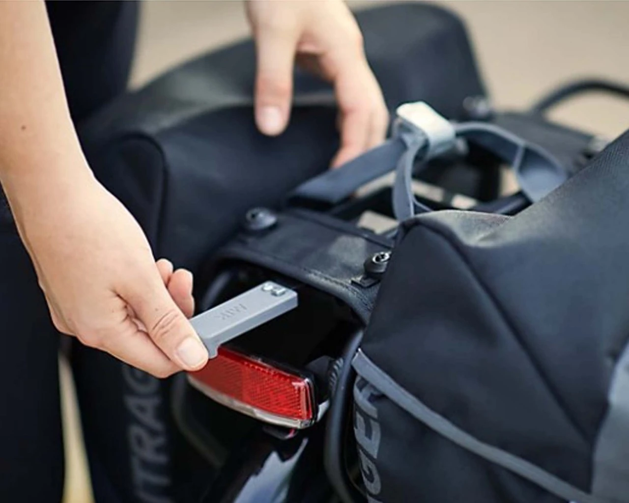 Bontrager MIK Commuter Gepäckträger Doppeltasche | Black 5 Bontrager MIK Commuter Gepäckträger Doppeltasche | Black – Bild 3