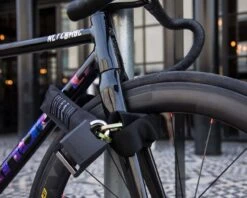 Hiplok Original V1.50 - Tragbares 8mm Kettenschloss | All Black 5 Hiplok Original V1.50 - Tragbares 8mm Kettenschloss | All Black -Cube Verkaufsgeschäft hiplok original v150 tragbares 8mm kettenschloss all black 002 76059 2200x1760 1280x1280