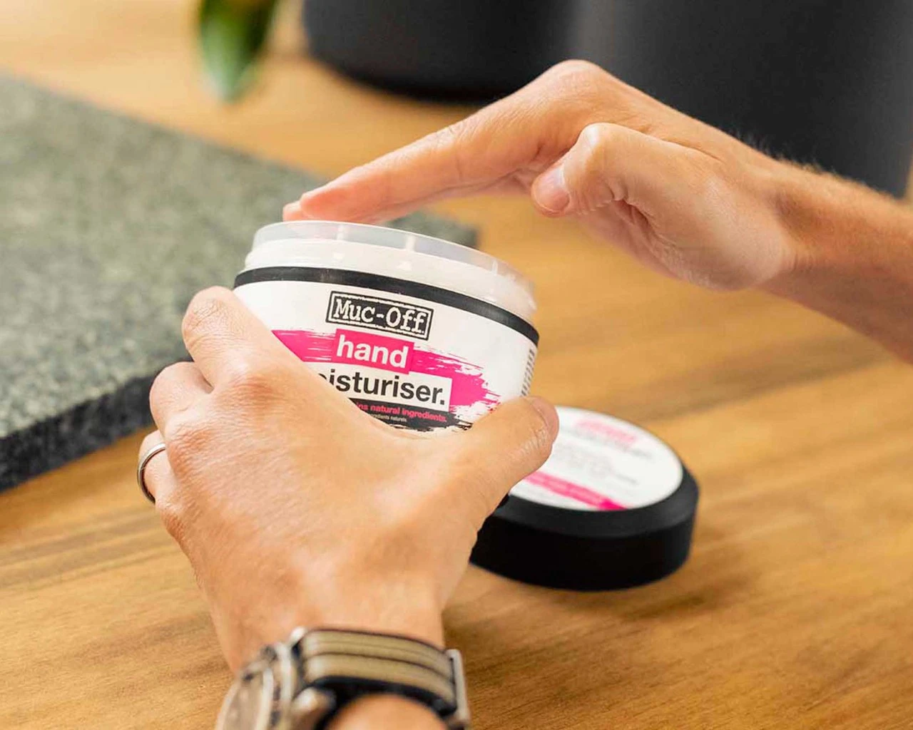 Muc-Off Antibakterielle Feuchtigkeits-Handcreme 250ml 7 Muc-Off Antibakterielle Feuchtigkeits-Handcreme 250ml – Bild 5