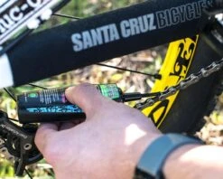 Muc-Off Kettenöl Für Nässe Bio | 120 Ml -Cube Verkaufsgeschäft muc off kettenl fr nsse bio 120 ml 003 38877 2200x1760 1280x1280