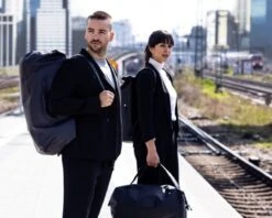 Ortlieb Daypack Metrosphere - 21 Liter Wasserdichter Fahrradrucksack PVC-frei | Black -Cube Verkaufsgeschäft ortlieb daypack metrosphere 21 liter wasserdichter fahrradrucksack pvc frei black 005 97040 2200x1760 1280x1280