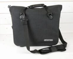 Ortlieb Office-Bag QL2.1 High Visibility Wasserdichte Faharradtasche (Einzeltasche) PVC-frei - Größe -Cube Verkaufsgeschäft ortlieb office bag ql21 high visibility wasserdichte faharradtasche einzeltasche pvc frei gre l schwarz reflex 003 64737 2200x1760 1280x1280