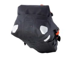 Ortlieb Seat-Pack - 16.5 Liter Wasserdichte Sattelstasche PVC-frei | Black Matt -Cube Verkaufsgeschäft ortlieb seat pack 165 liter wasserdichte sattelstasche pvc frei black matt 003 77503 2200x1760 1280x1280