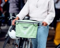 Ortlieb Up-Town City 17.5 Liter Wasserdichter Fahrradkorb Ohne Lenkerhalter PVC-frei | Pistacchio 9 Ortlieb Up-Town City 17.5 Liter Wasserdichter Fahrradkorb Ohne Lenkerhalter PVC-frei | Pistacchio -Cube Verkaufsgeschäft ortlieb up town city 175 liter wasserdichter fahrradkorb ohne lenkerhalter pvc frei pistacchio 004 78903 848x678 1280x1280